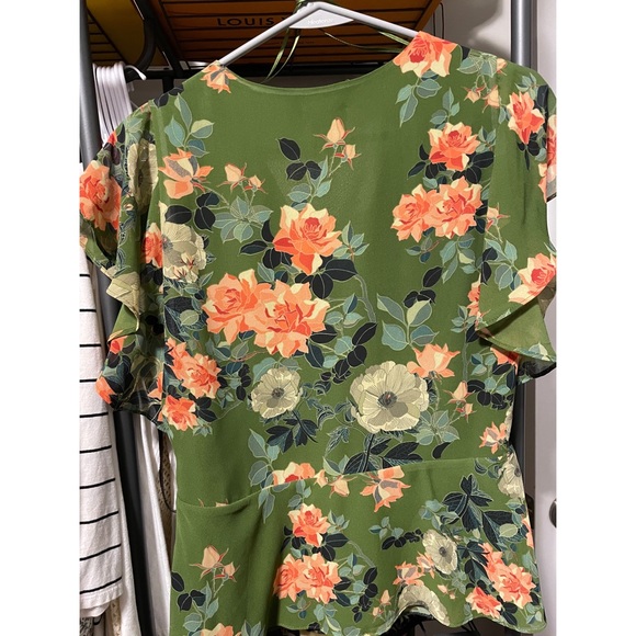 *NWT* Vince Camuto Green Blouse - Picture 2 of 6